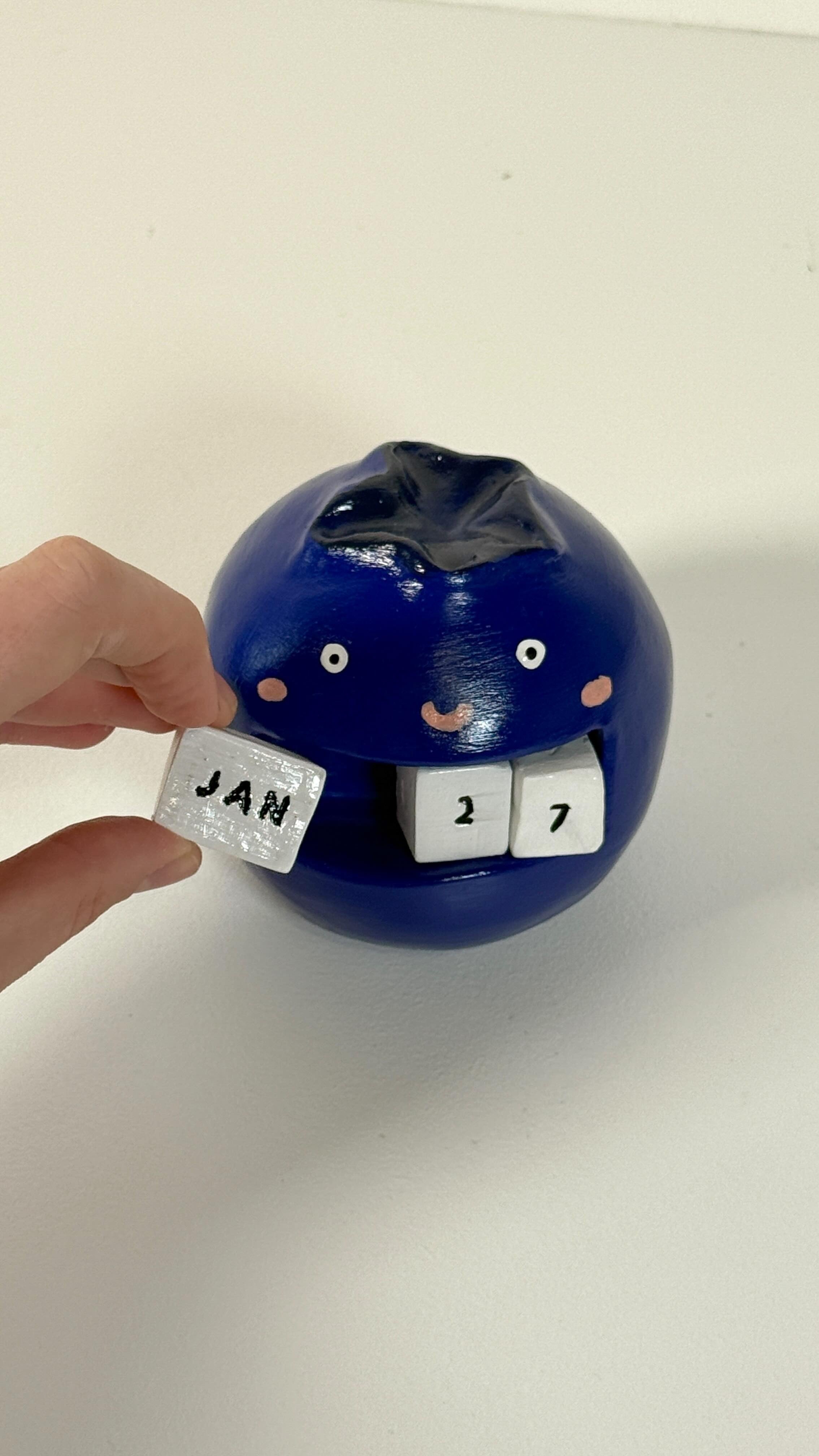 Sculdp calendar pottery creation